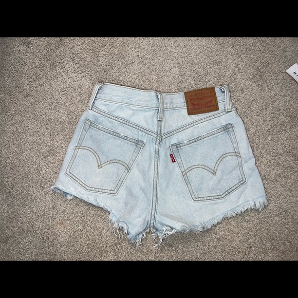 Levi’s denim jean shorts - Picture 2 of 3